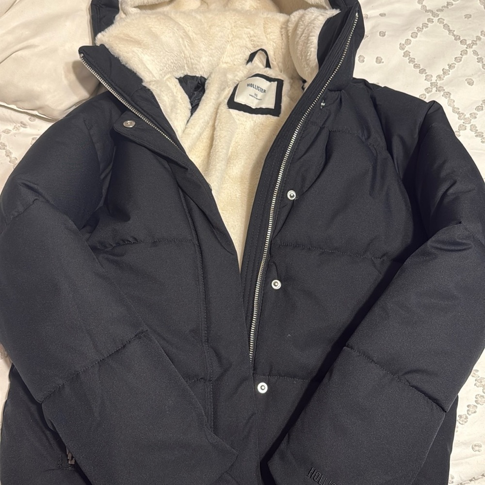 Hollister Black Puffer Jacket with Hood, beige interior lining